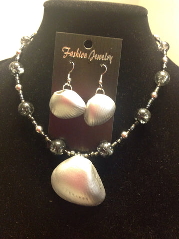 Beaded seashell necklace with earrings