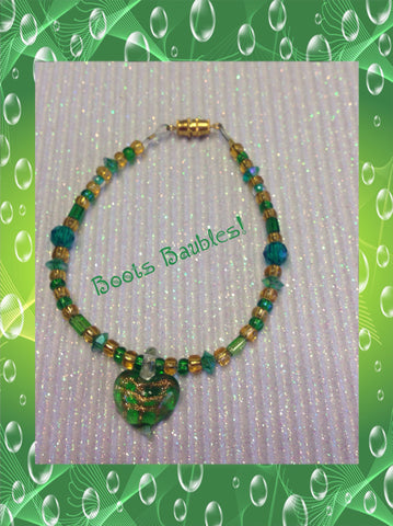 Green and gold glass heart beaded bracelet