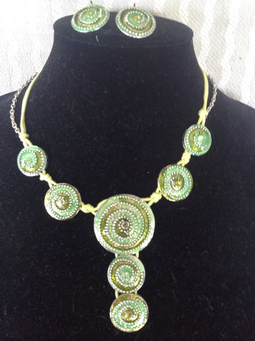 Green circle necklace