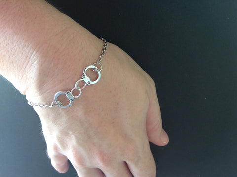 Handcuff bracelet in silvertone