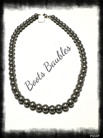 Grey pearl necklace