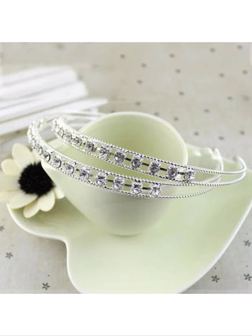 Rhinestone headband in silvertone