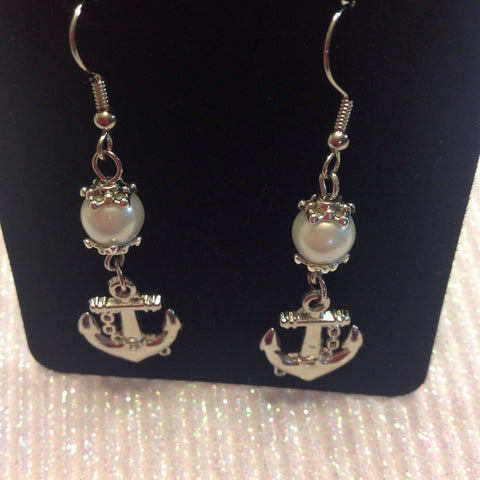 White Pearl anchor earrings in Silvertone